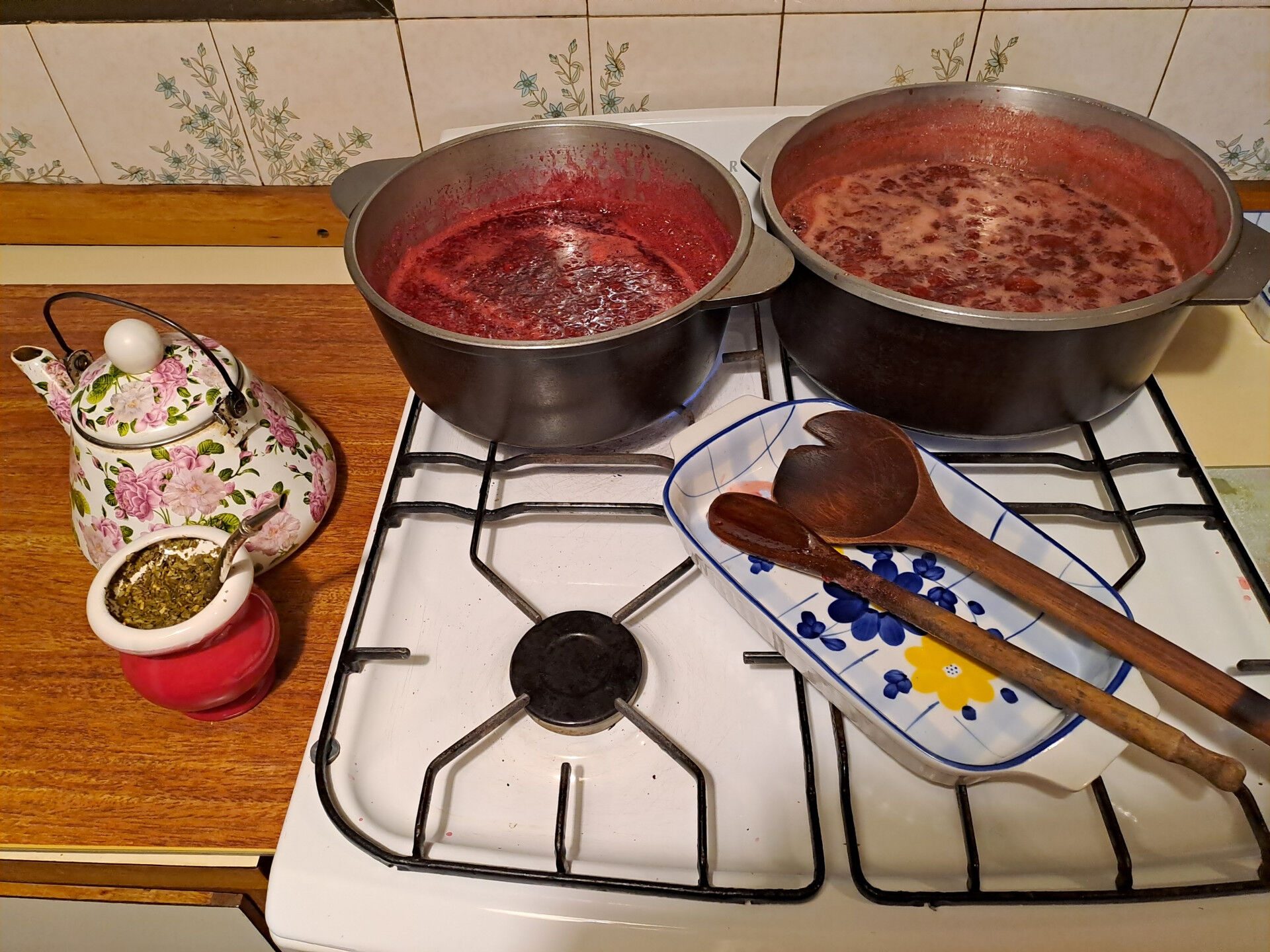 Mermeladas caseras en preparación
